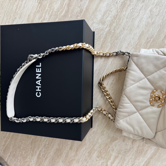 Chanel Medium 19 Flap Bag - Picture 10 of 11